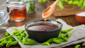 Syrop z Sosny w miseczce