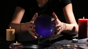 Baba wanga wróży z kuli