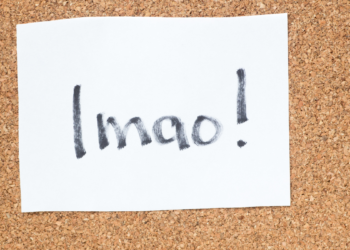 LMAO na tablicy korkowej