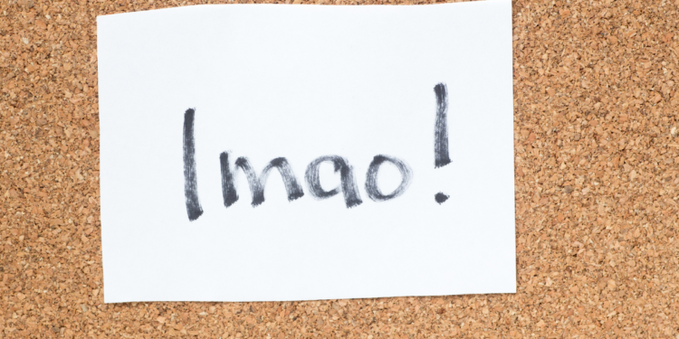 LMAO na tablicy korkowej